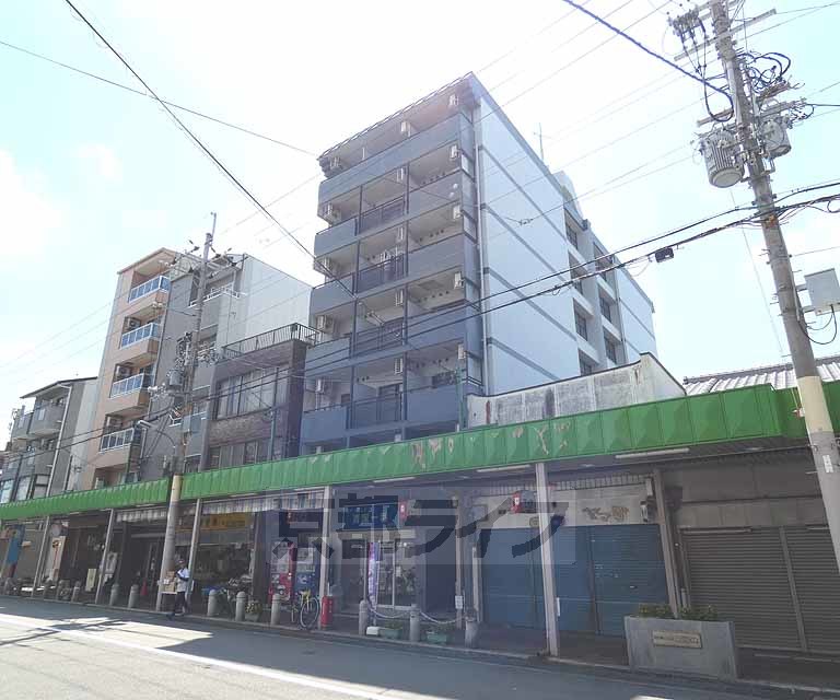 京都市上京区東町のマンションの建物外観