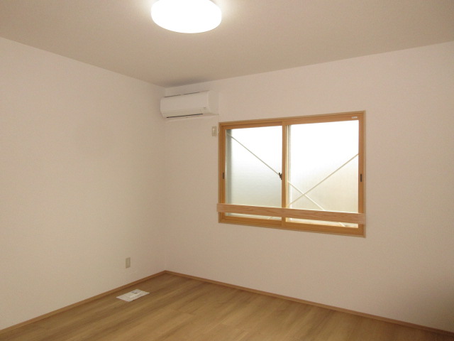 居室・リビング　明るく広いお部屋です。
