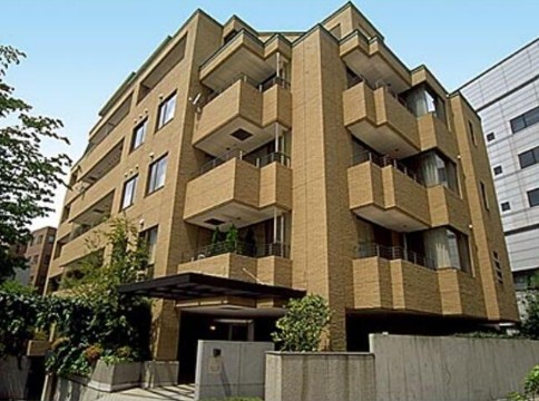 【青山北町パーク・マンションの建物外観】