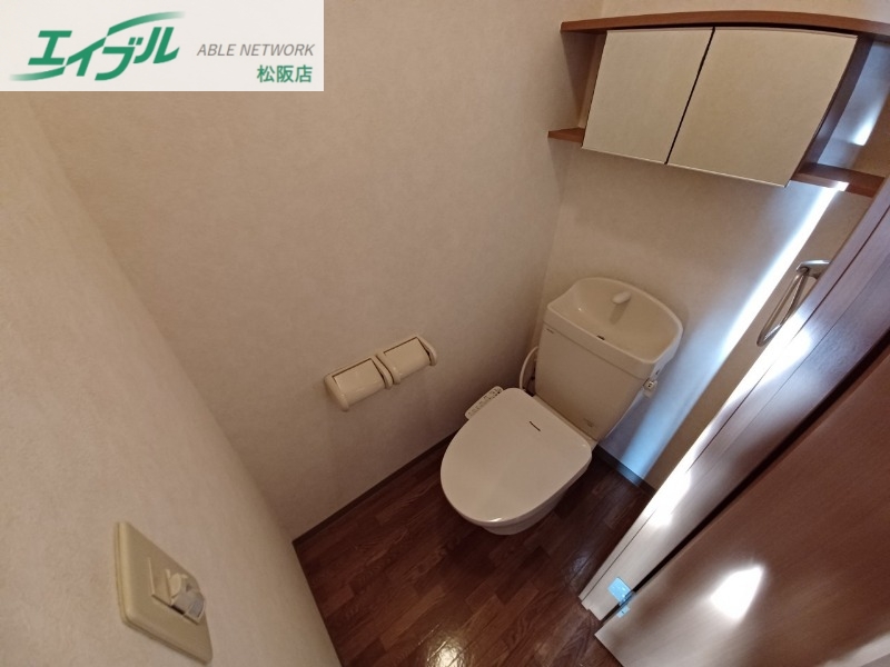トイレ　同物件別部屋写真