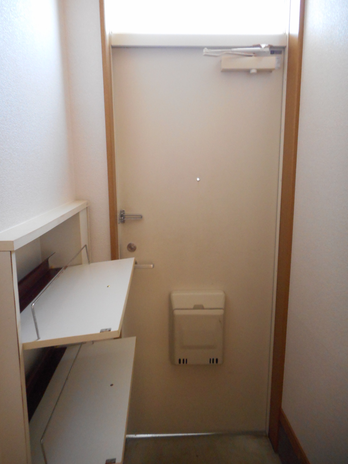 玄関　同建物別部屋画像