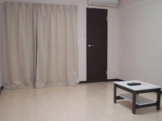 居室・リビング　廊下側から