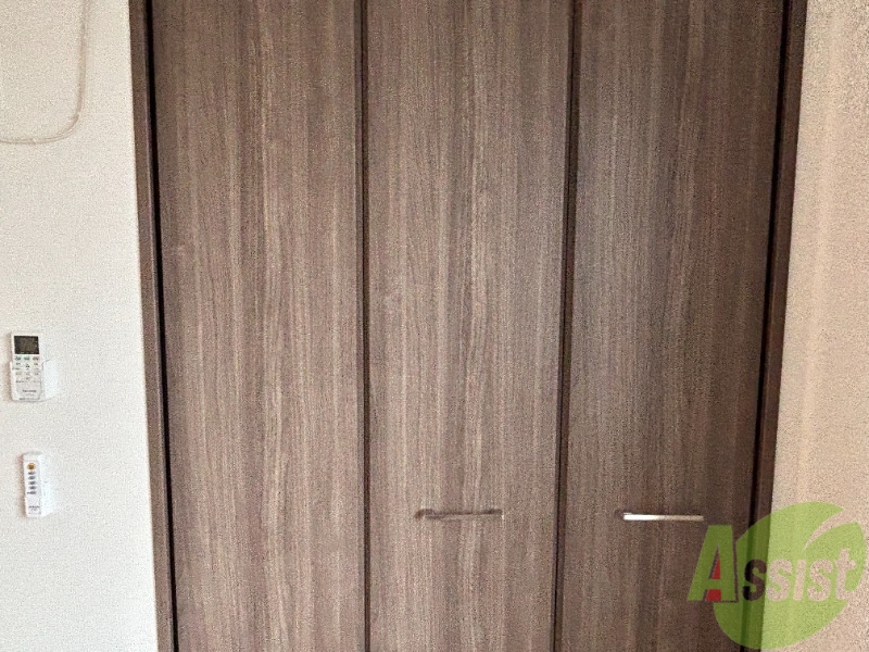 収納　収納はこちらのクローゼットをお使いください。