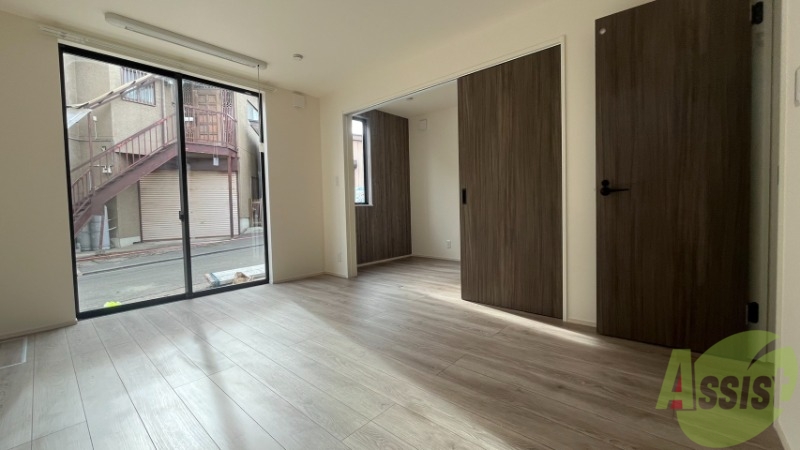 居室・リビング　８．２帖のＬＤＫ。南東向きなので暖かい日差しが入ります。