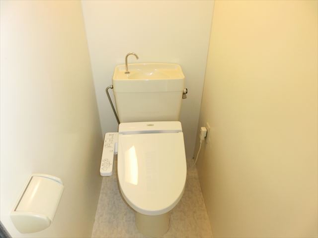 トイレ　温水洗浄便座付