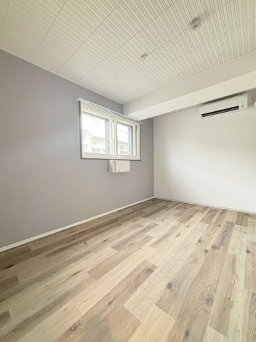 居室・リビング　防音室は防音床、防音壁、防音天井となっており、まさに楽器を演