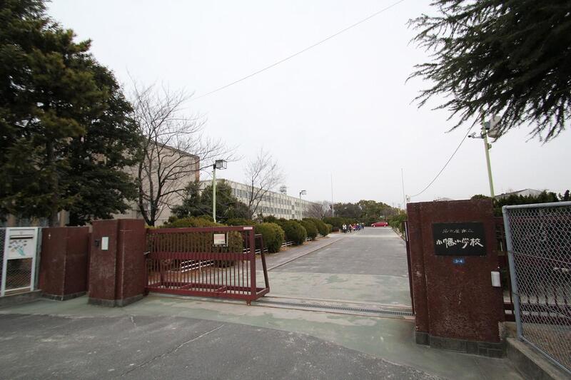 コンビニ　ファミリーマート小幡駅店（コンビニ）まで56m