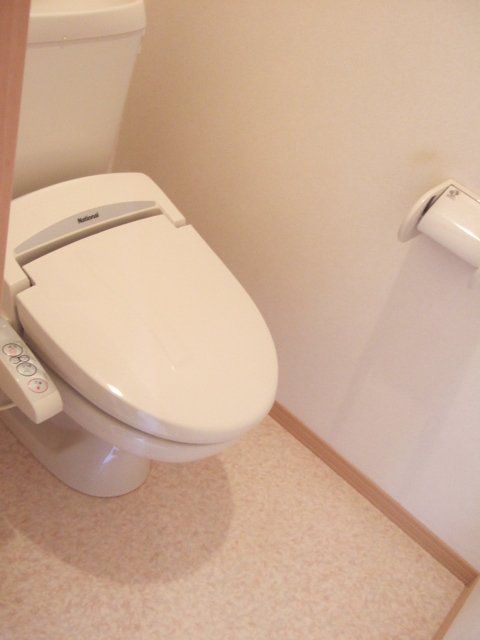 トイレ　ウォシュレット付です