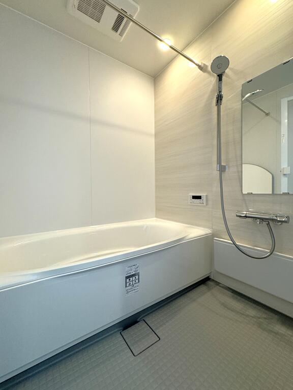 バス・シャワールーム　追い焚き機能・浴室乾燥機付き