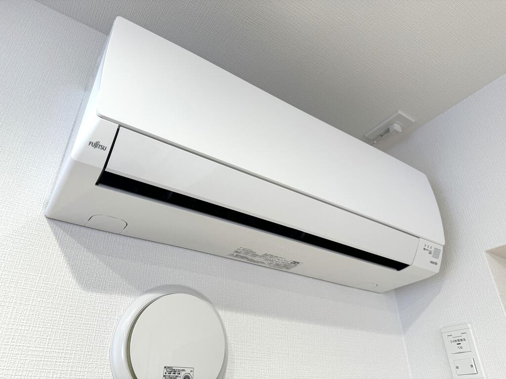 その他設備　リビングに設備でエアコン1台設置済