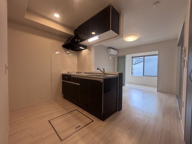 その他部屋・スペース　床下収納スペース付きで広く使えるキッチンで快適に料理が出来ま