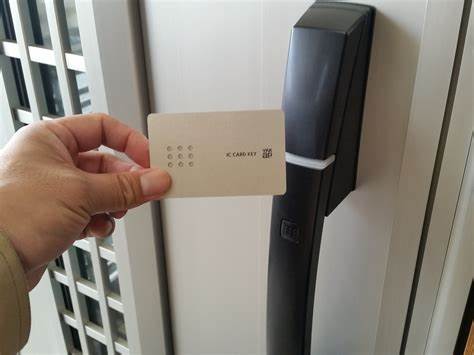 エントランス　カードキー