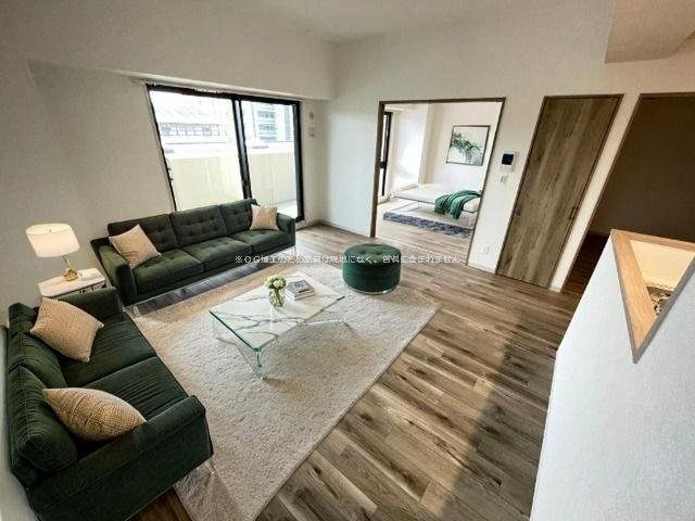 居室・リビング　※ＣＧ加工のため家具は現地になく、賃料に含まれません。