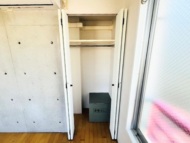 収納　※写真は別号室です。