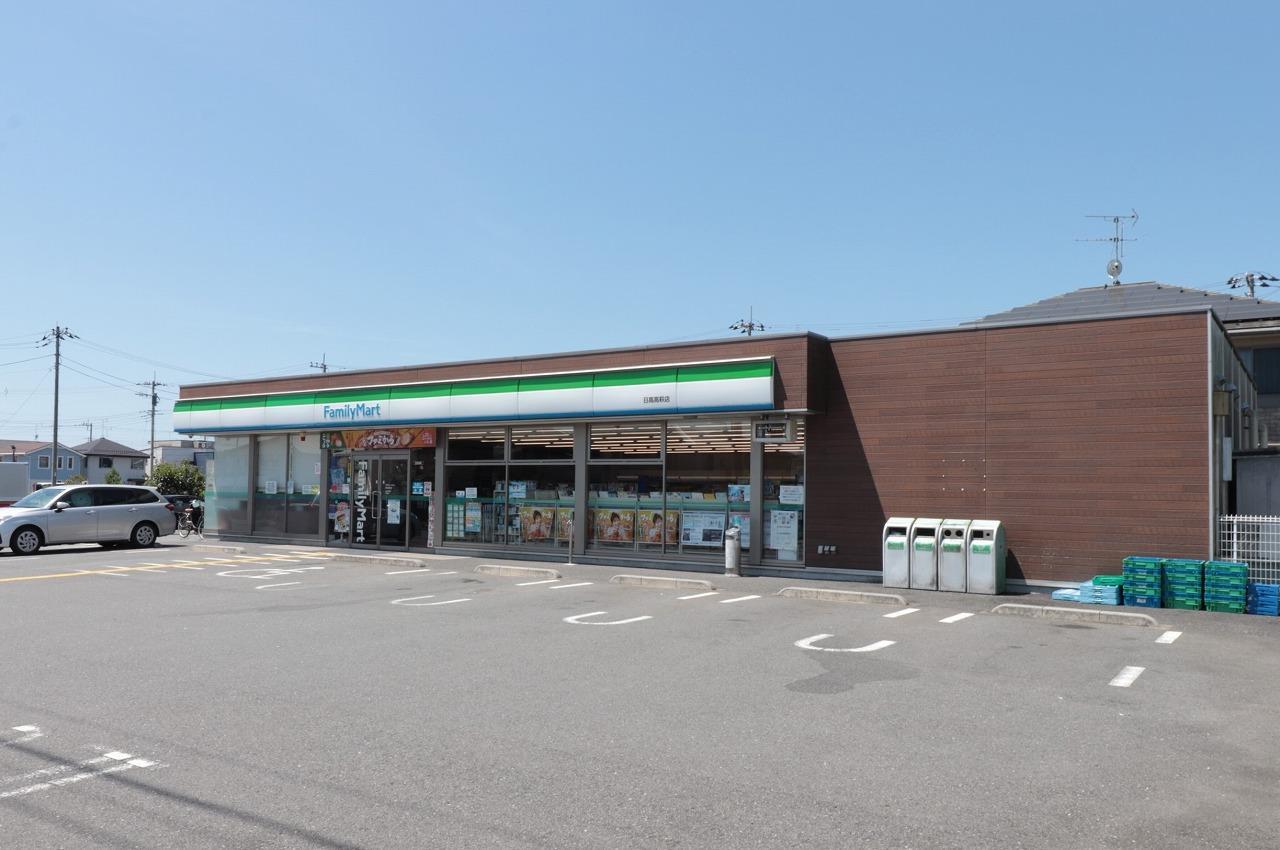 コンビニ　ファミリーマート日高高萩店（コンビニ）まで707m