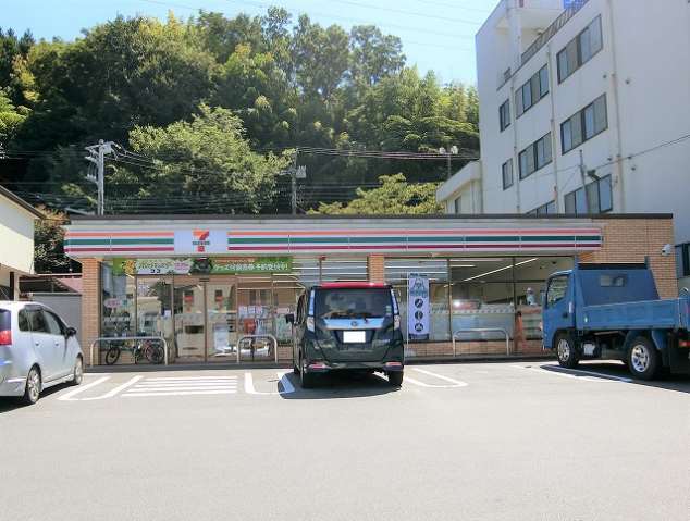 コンビニ　セブンイレブン（コンビニ）まで2200m