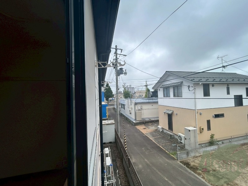 バルコニー　バルコニーはありませんが洗濯物を干すスペースはございます。