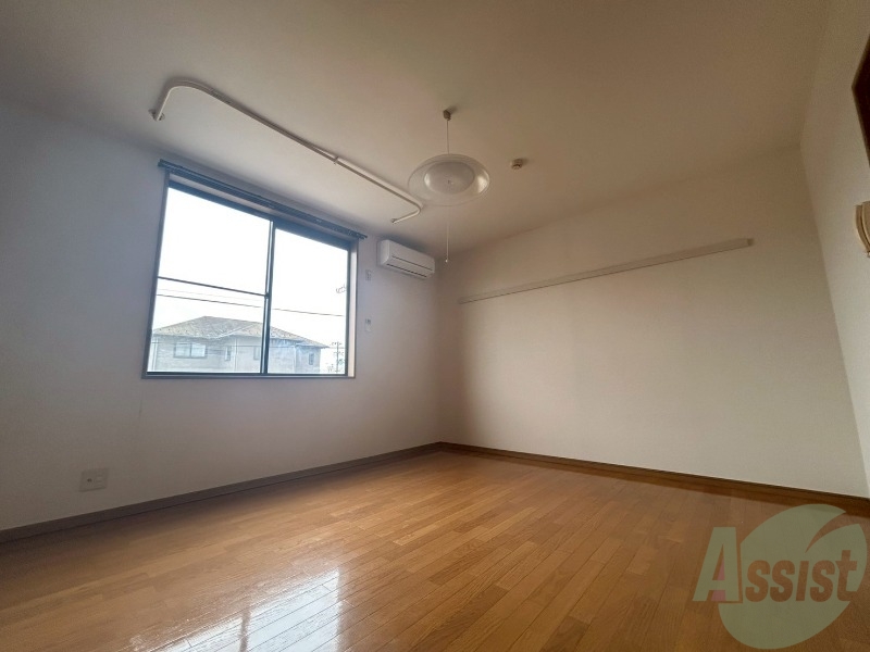 居室・リビング　大きな窓が付いていて日差しもたっぷり入ります。