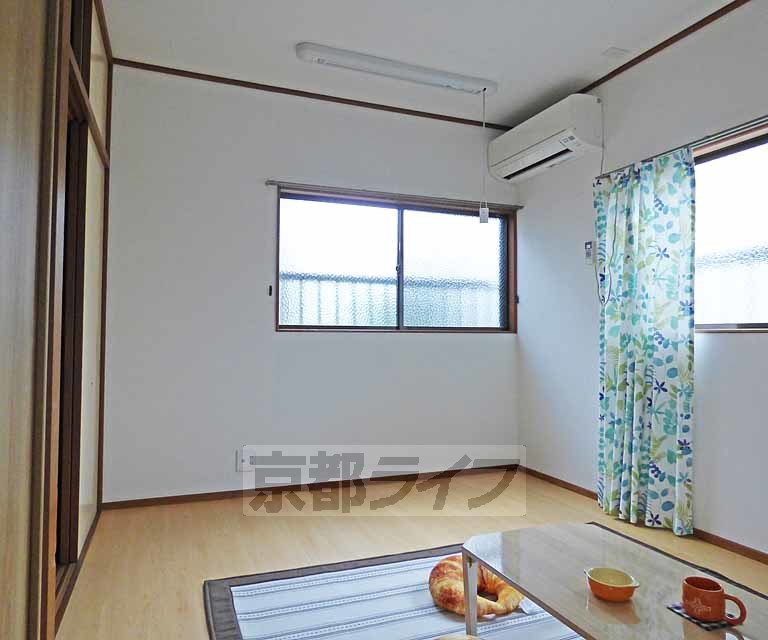 居室・リビング　広々とした室内です。