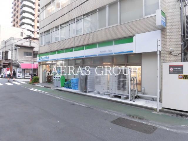 コンビニ　ファミリーマート神田神保町一丁目店（コンビニ）まで34m