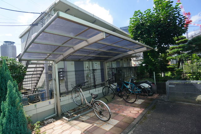 その他共有部分　雨の日でも安心して止められる屋根付の駐輪場です☆