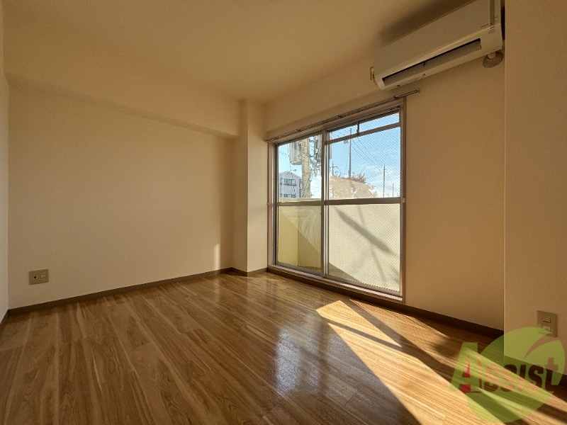 居室・リビング　．