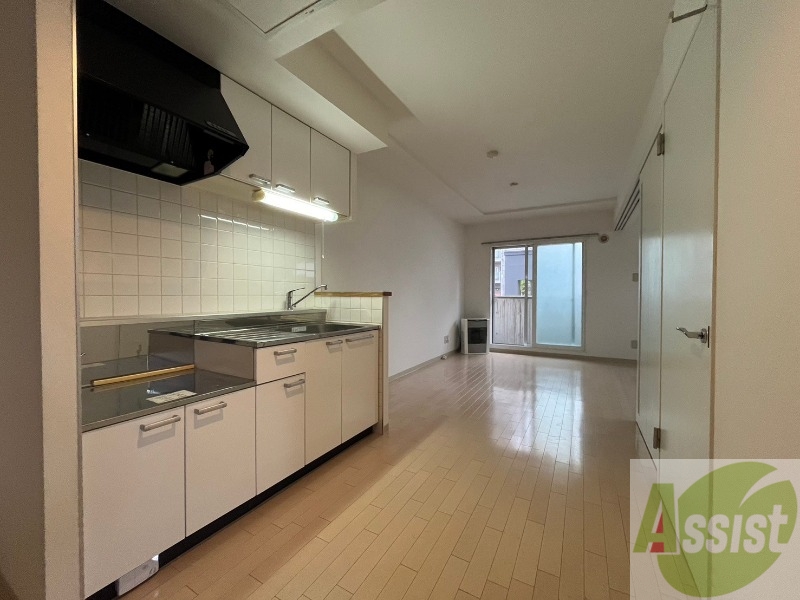 居室・リビング　リビングです。白を基調としていてお部屋全体が明るいですね！