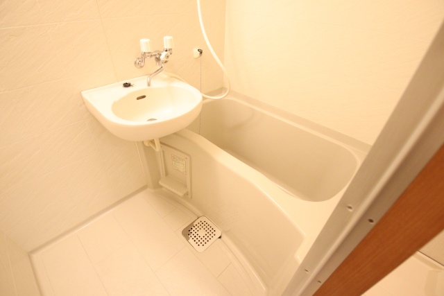 バス・シャワールーム　※別室の参考写真の為、現況優先です。