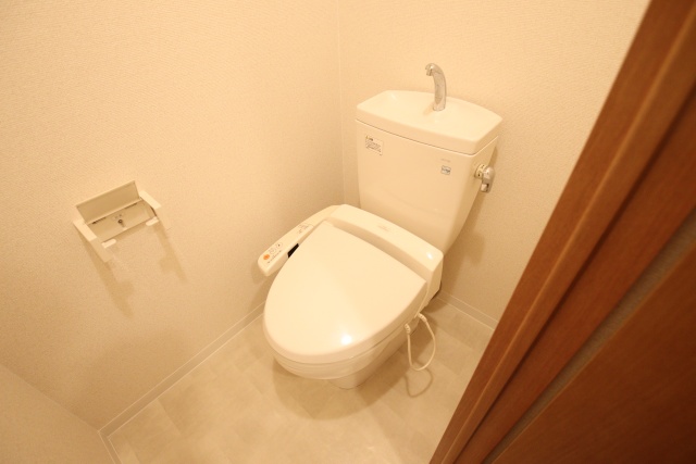 トイレ　※別室の参考写真の為、現況優先です。