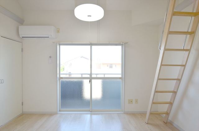 居室・リビング　室内