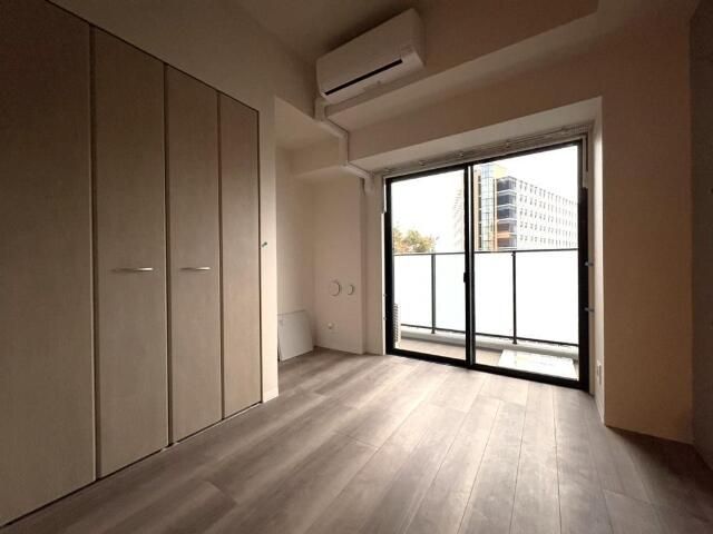 その他部屋・スペース　広くて明るい寝室