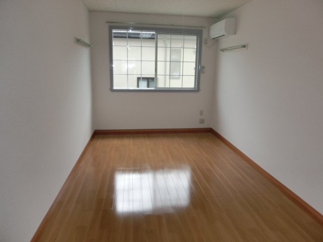 居室・リビング　南向きの明るい居室スペース。 （※参考写真）