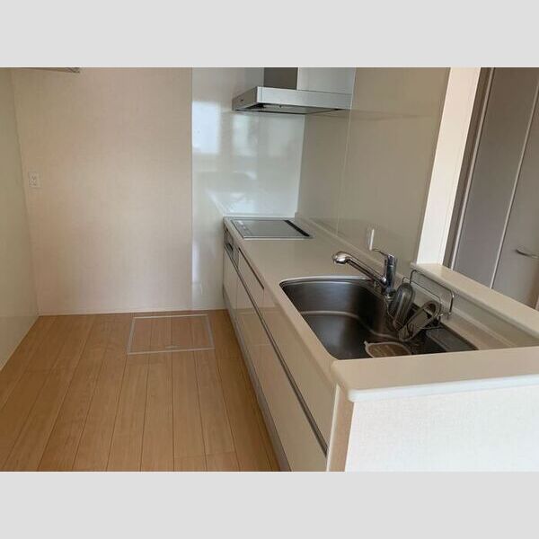 キッチン　コンパクトなキッチンで掃除もラクラク