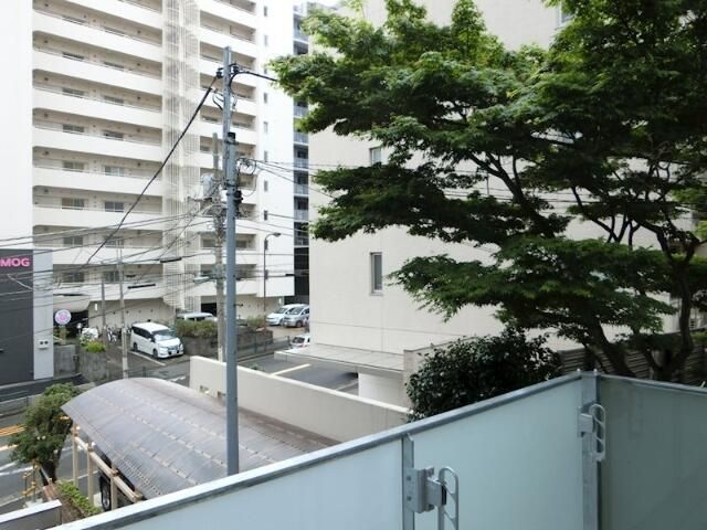 バルコニー　外からの目が気にならないバルコニーで洗濯物が干せます