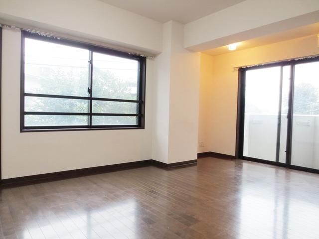 居室・リビング　★明るい室内・2面採光★