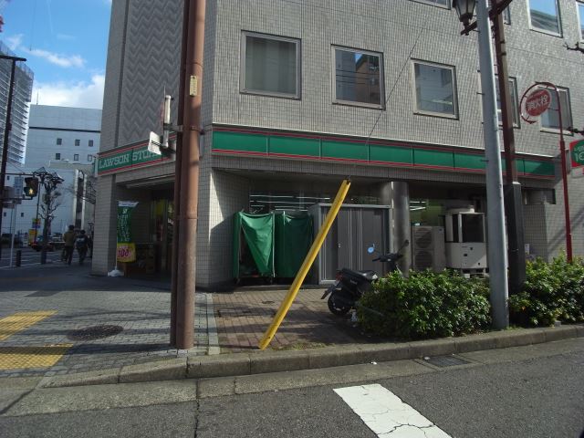 コンビニ　ローソン１００（コンビニ）まで120m