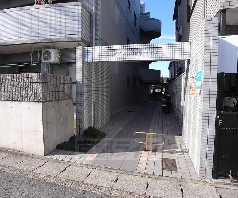 エントランス　建物の入り口です。