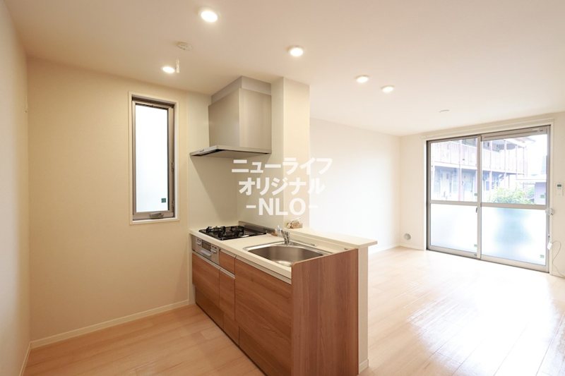 居室・リビング　お料理をしながらご家族との会話が弾む対面式キッチンを採用★