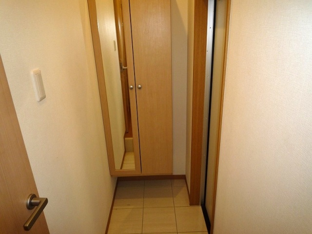 玄関　写真は別号室のものです。