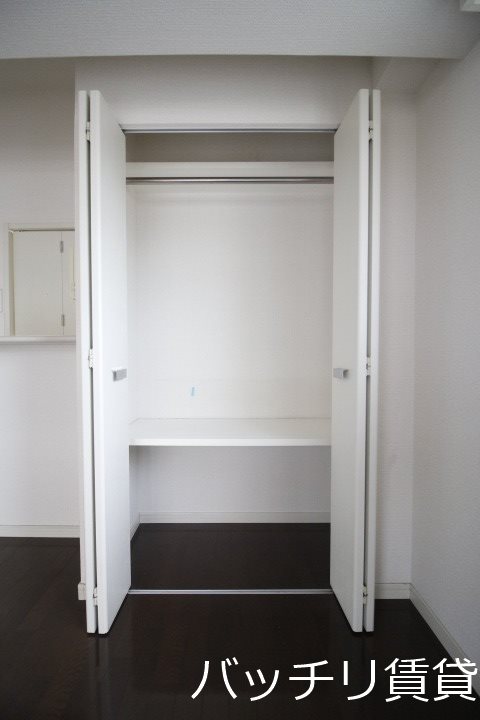収納　写真は別号室の為、現状優先になります。