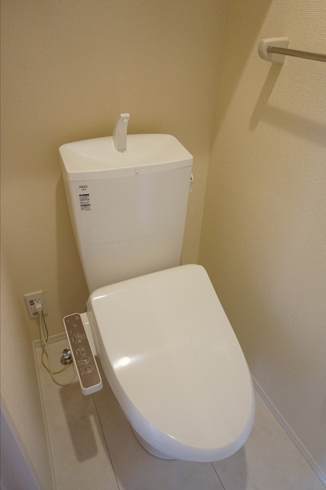 トイレ　温水洗浄暖房便座