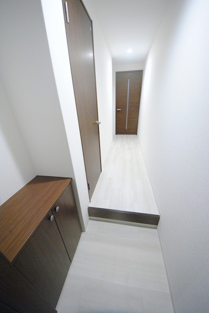 玄関　写真は１０３号室