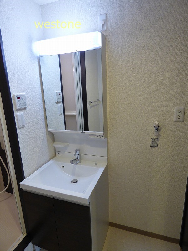 洗面設備　シャンプードレッサー　室内洗濯機置場