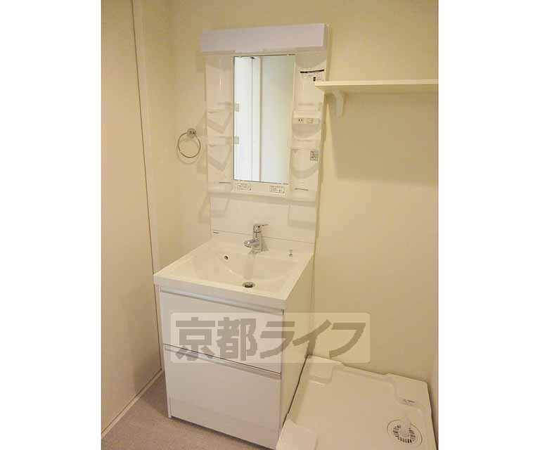 洗面設備　嬉しい独立洗面台です