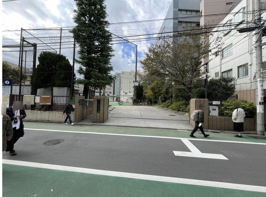 中学校　文京区立本郷台中学校（中学校）まで496m