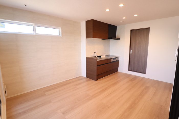 居室・リビング　2面採光のリビング！日当たり良好です！