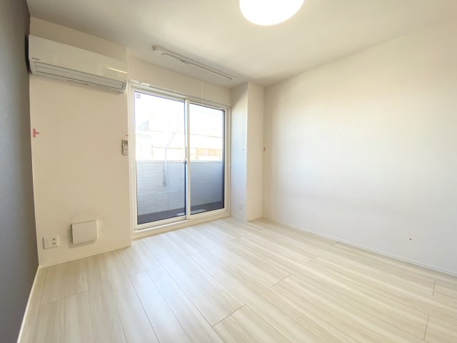 居室・リビング　こちらの居間で趣味の時間をお楽しみください