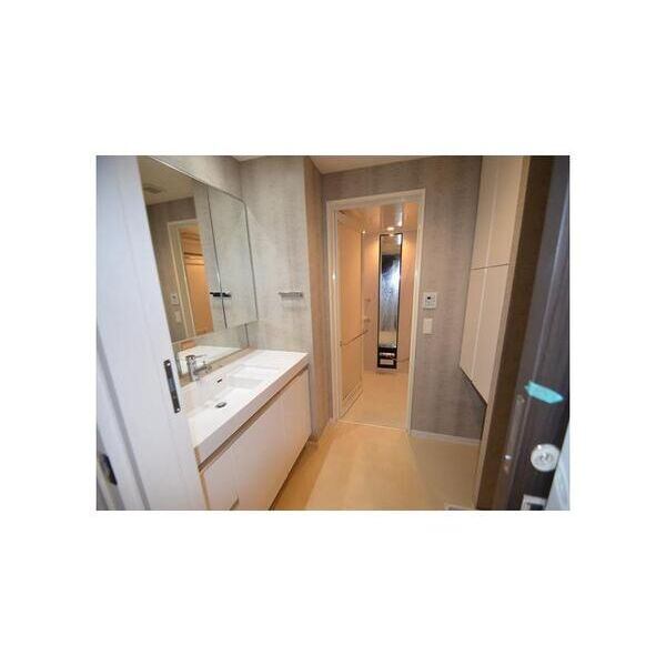 洗面設備　別部屋の写真です．