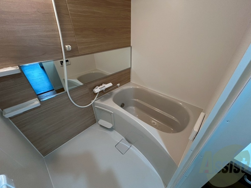 バス・シャワールーム　ユニットバスです。疲れを癒すのに欠かせませんね！