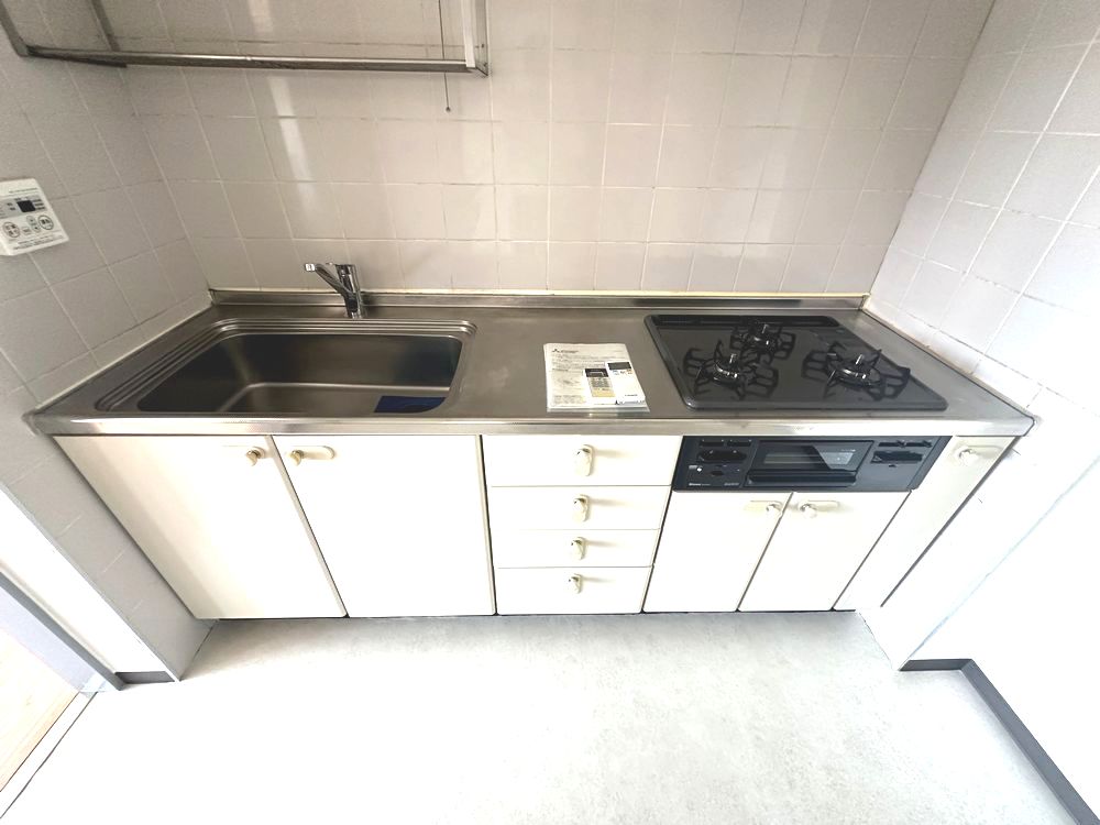 キッチン　※別部屋参考写真となります。